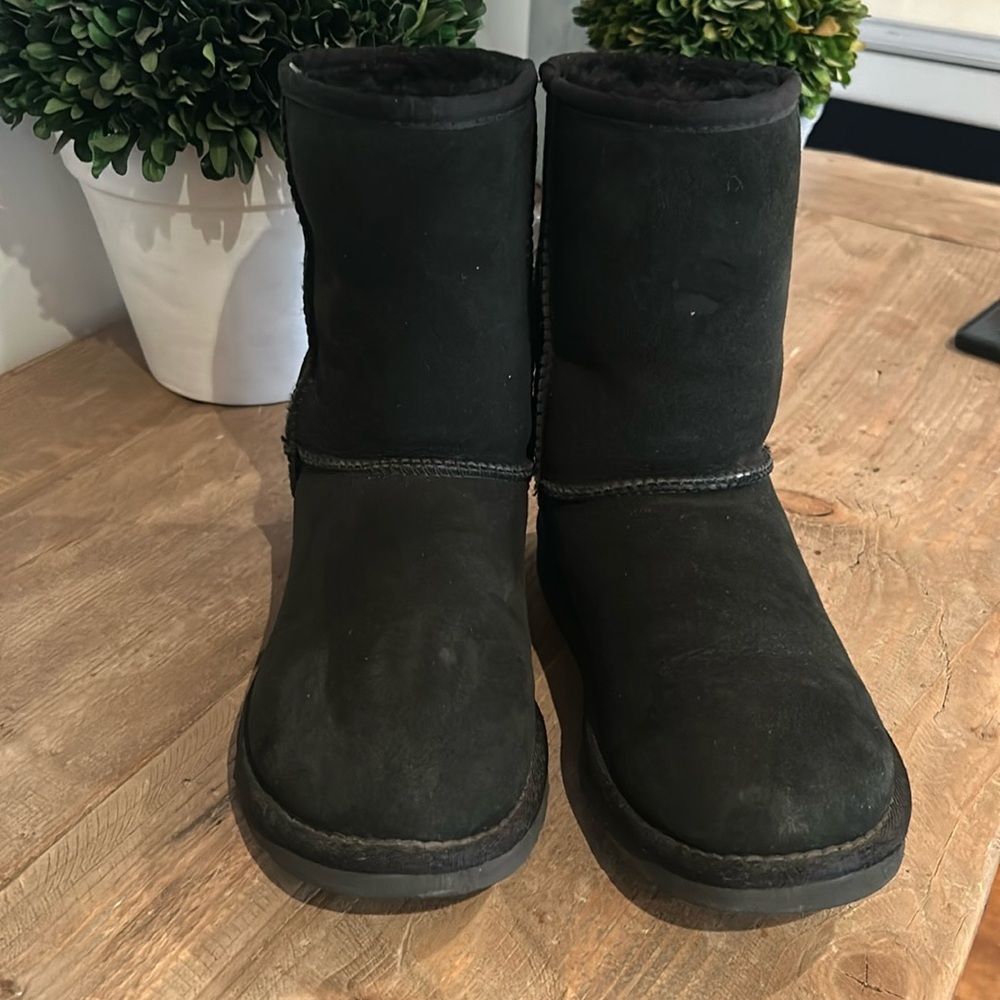 UGG classic short black 5 vguc